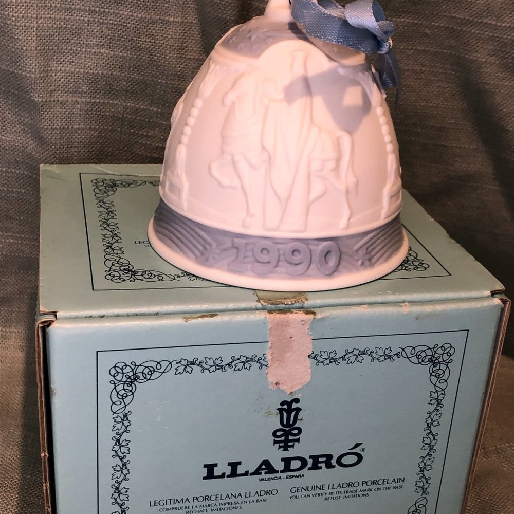 Lladro vintage 1990 Christmas Bell ornament porcelain dated w/ box